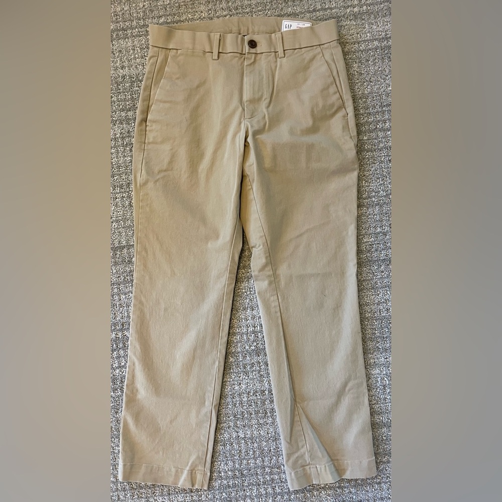 GAP Khaki pants. Straight fit. 30x28